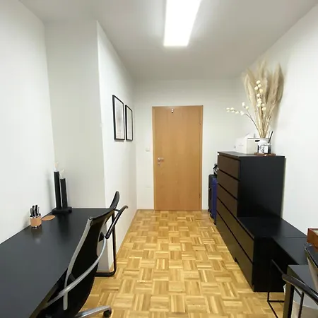 Serenity Escape: Entire Retreat Apartamento Máribor