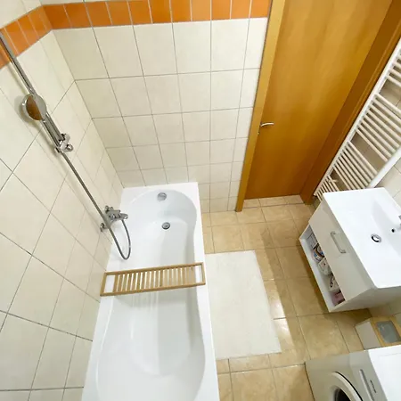 Serenity Escape: Entire Retreat Apartamento Máribor