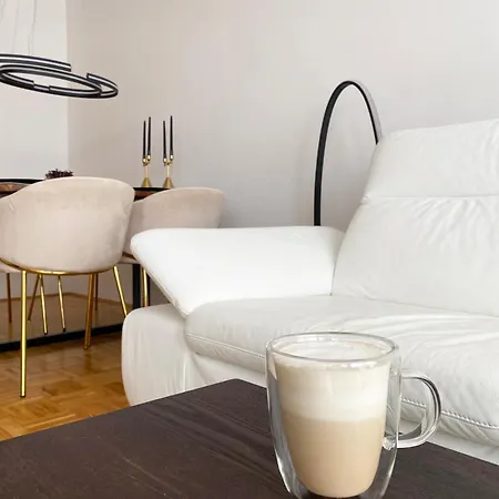 Serenity Escape: Entire Retreat Apartamento Máribor